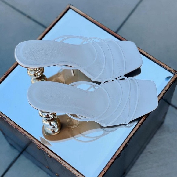 Billini gold heel with white straps — brand new in box - Picture 2 of 2